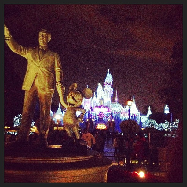 386696_10151368421892139_399468242_n